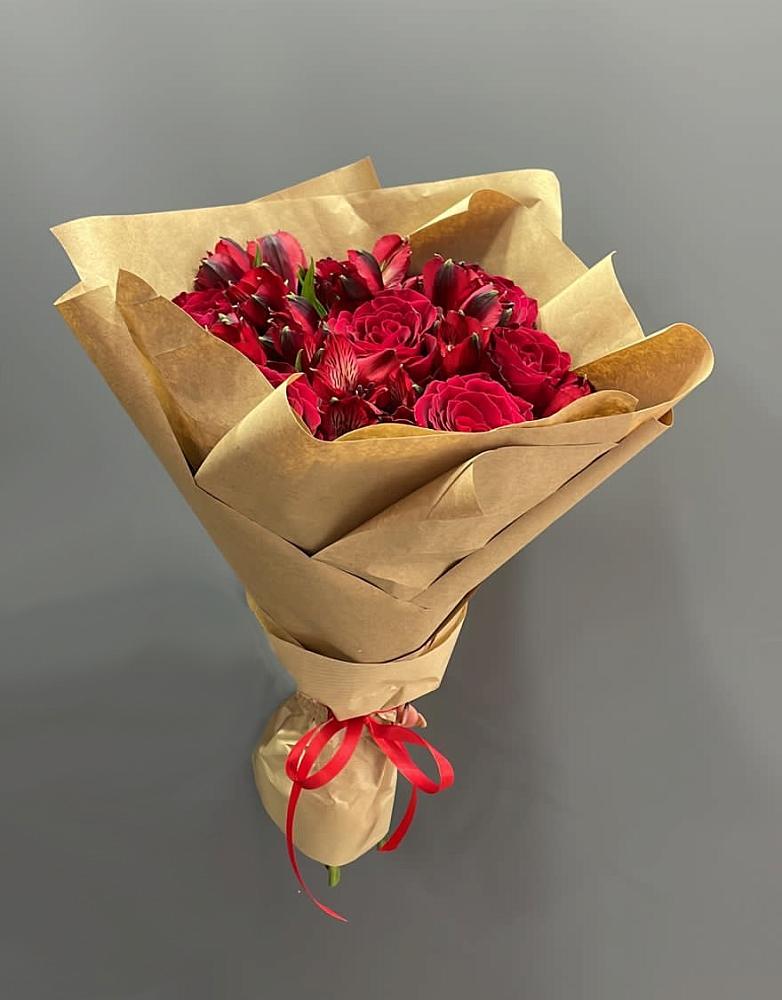 Букет цветов из: Альстромерии и Розы в Беляную Гору