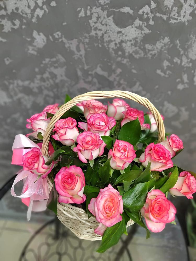 Цветочная композиция из Розы в корзине в Беляную Гору