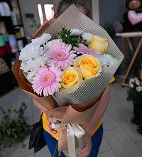 Букет цветов из:  Герберы, Розы и Хризантемы в Беляную Гору