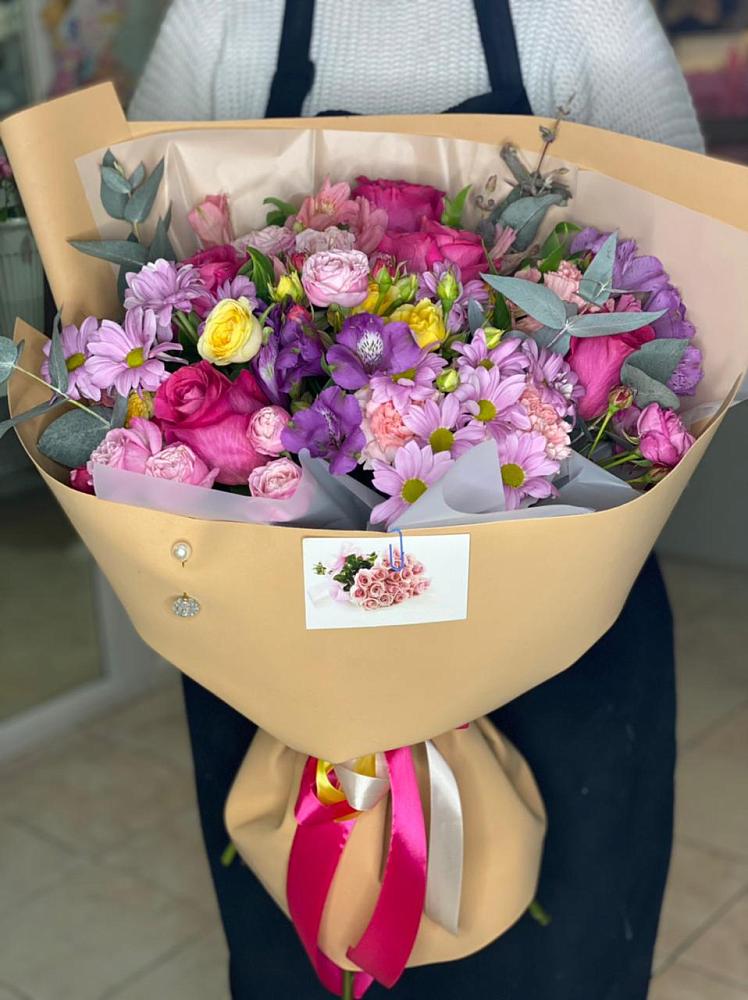 Букет цветов из: Хризантемы, Гвоздики и Альстромерии в Беляную Гору