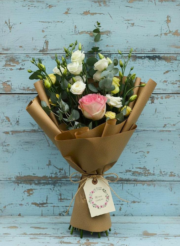 Букет цветов из: Розы и Лизиантусы в Беляную Гору