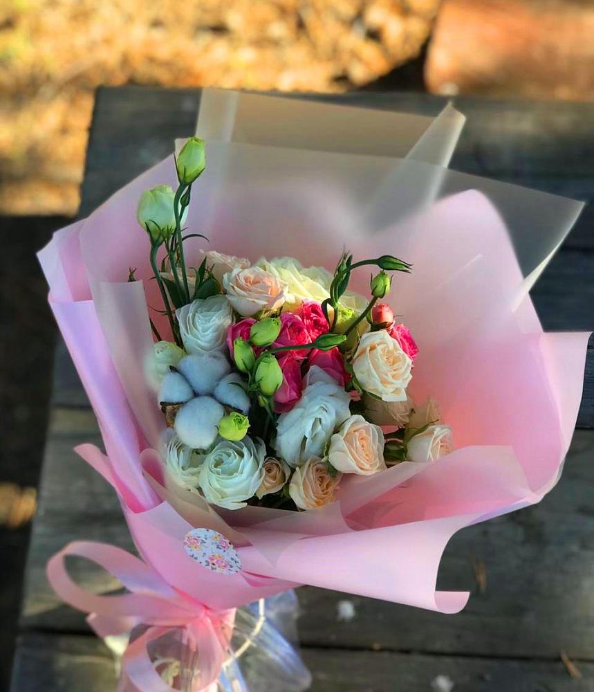 Букет цветов из: Розы и Лизиантусы в Беляную Гору