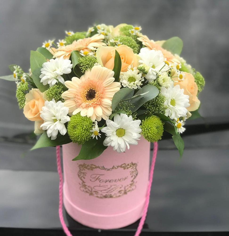 Цветочная композиция из Розы, Герберы и Хризантемы в шляпной коробке в Беляную Гору