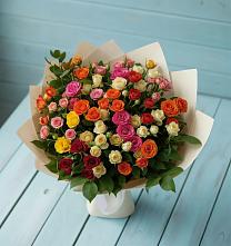 Букет Микс из разноцветных кустовых роз в Беляную Гору